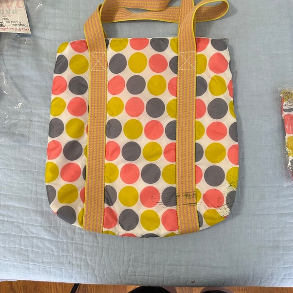 Bungalow 360 padded Nylon Tote bag, zippered (flaw on back) - Picture 5 of 5